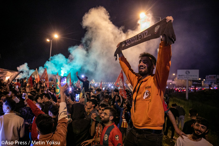 Amedspor taraftarlarının gece yarısına kadar süren kutlamasından kareler