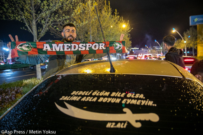 Amedspor taraftarlarının gece yarısına kadar süren kutlamasından kareler