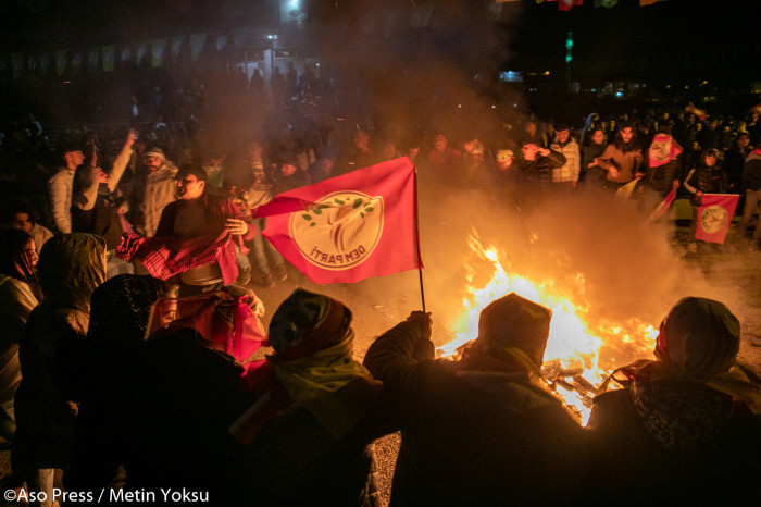 İlk Newroz Ateşi Batman'da Yakıldı Kürtler Ateşle Dans Etti