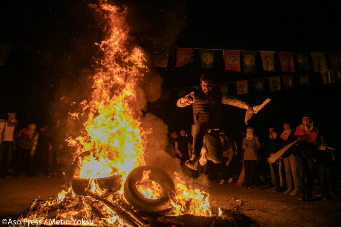 İlk Newroz Ateşi Batman'da Yakıldı Kürtler Ateşle Dans Etti