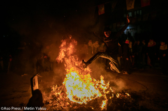 İlk Newroz Ateşi Batman'da Yakıldı Kürtler Ateşle Dans Etti