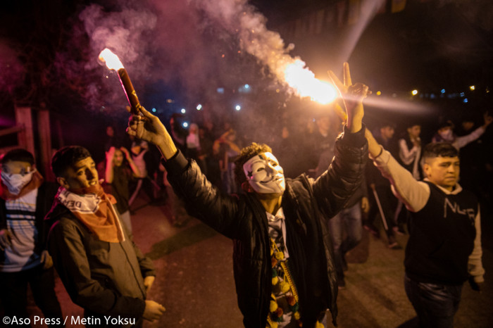 İlk Newroz Ateşi Batman'da Yakıldı Kürtler Ateşle Dans Etti