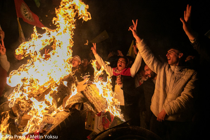 İlk Newroz Ateşi Batman'da Yakıldı Kürtler Ateşle Dans Etti