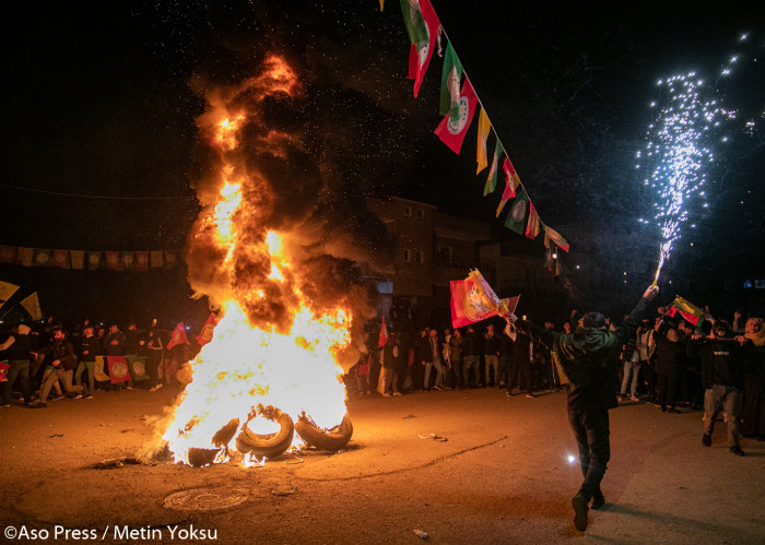 İlk Newroz Ateşi Batman'da Yakıldı Kürtler Ateşle Dans Etti
