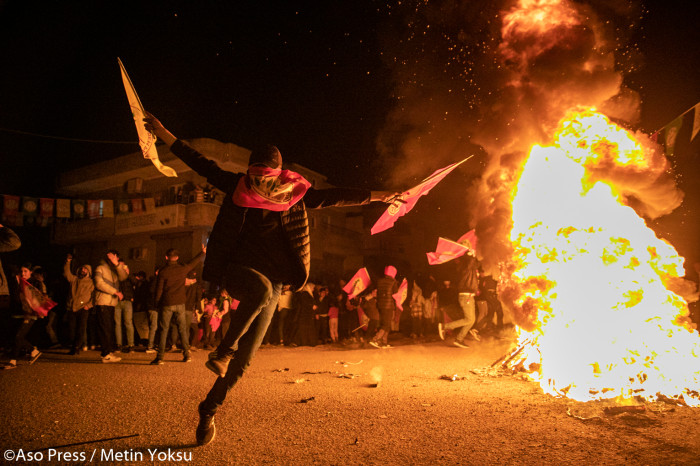 İlk Newroz Ateşi Batman'da Yakıldı Kürtler Ateşle Dans Etti
