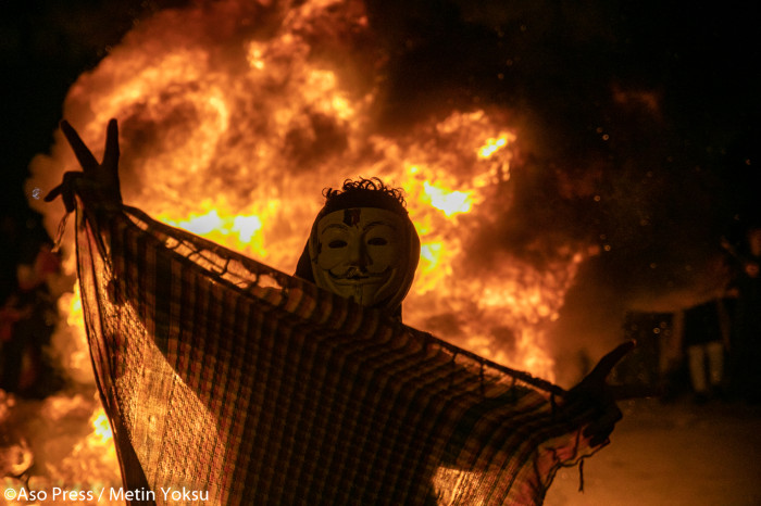 İlk Newroz Ateşi Batman'da Yakıldı Kürtler Ateşle Dans Etti