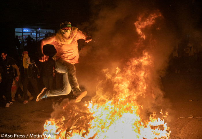 İlk Newroz Ateşi Batman'da Yakıldı Kürtler Ateşle Dans Etti
