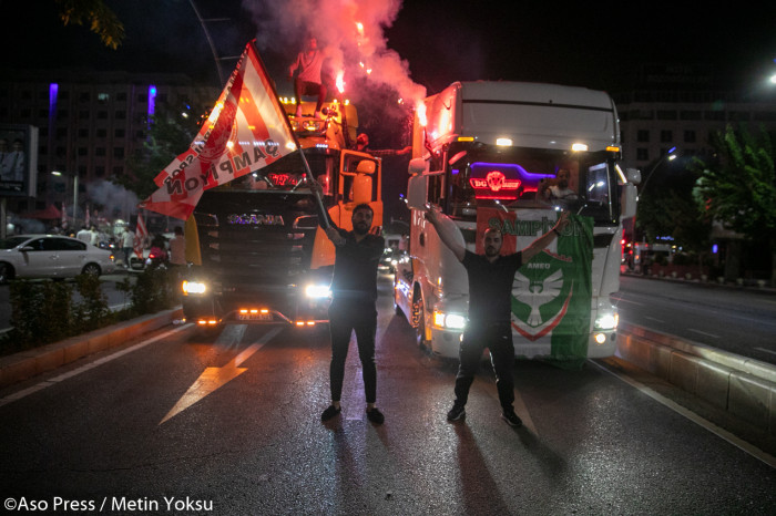 Batmanlılar ‘şampiyon’u karşıladı, caddeler trafiğe kapandı