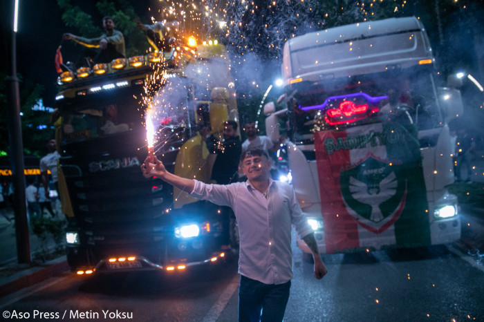 Batmanlılar ‘şampiyon’u karşıladı, caddeler trafiğe kapandı