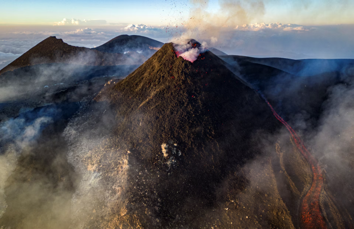 Etna yanardağındaki alevlerin görsel şöleni