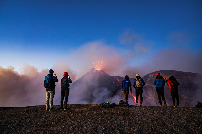 Etna yanardağındaki alevlerin görsel şöleni