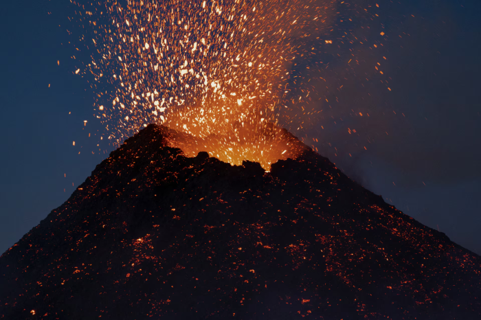 Etna yanardağındaki alevlerin görsel şöleni
