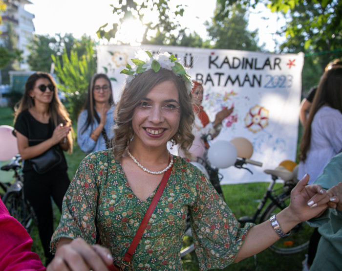 Süslü Kadınlar Bisiklet Turu Renkli Görüntüler