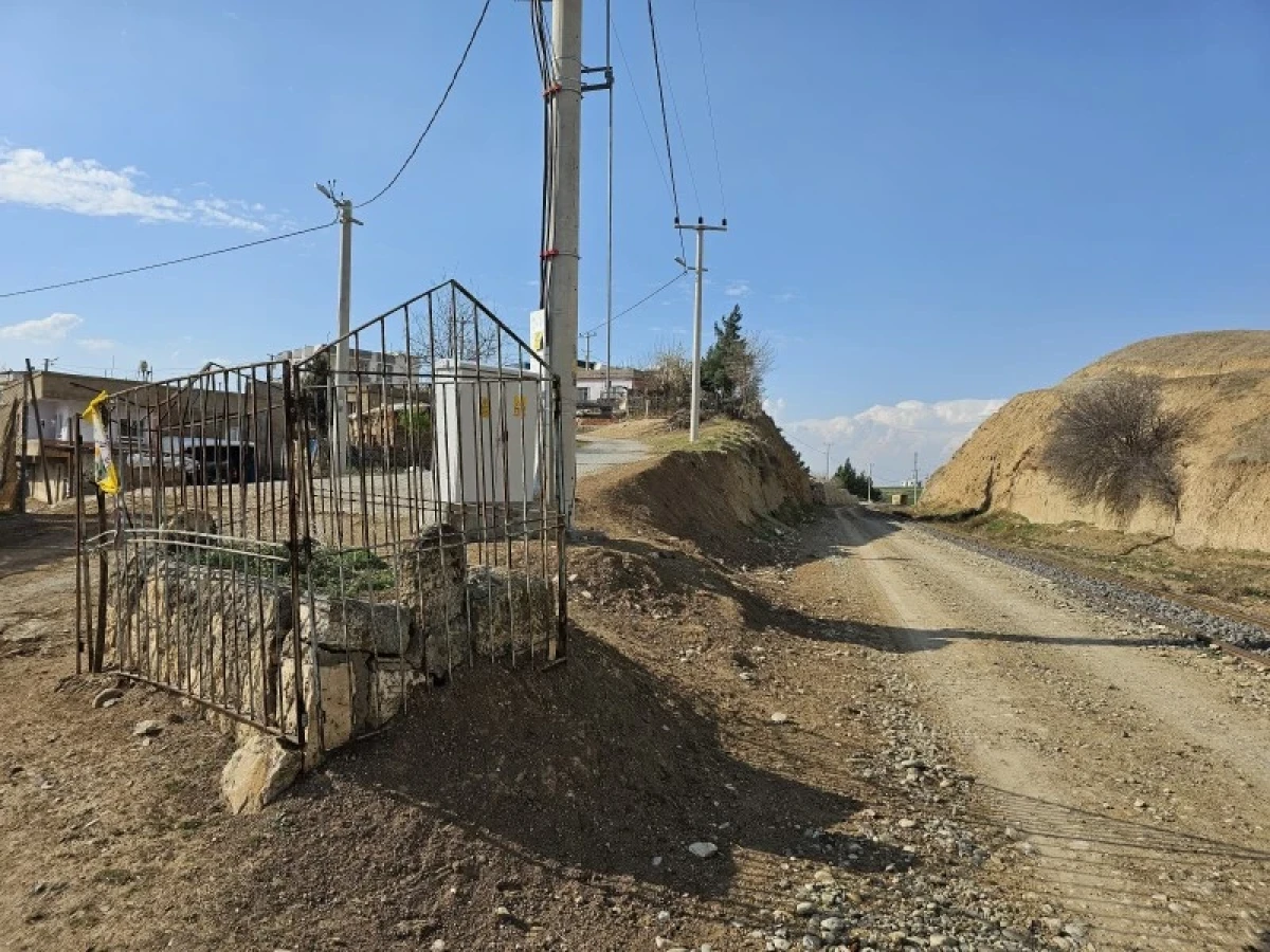 85 yıl önce yanarak hayatını kaybeden işçinin mezarı yol kenarında 