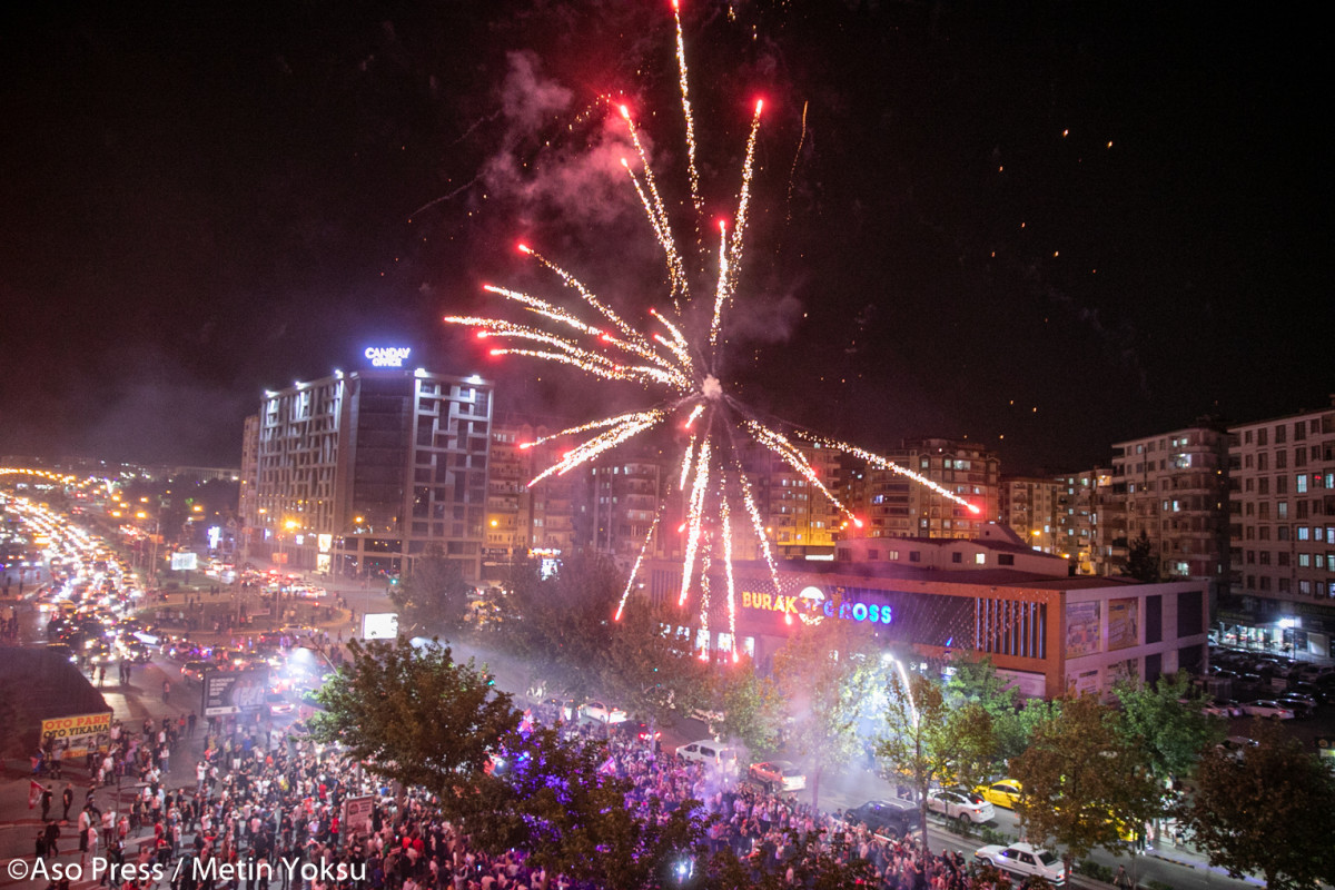 Batmanlılar ‘şampiyon’u karşıladı, caddeler trafiğe kapandı