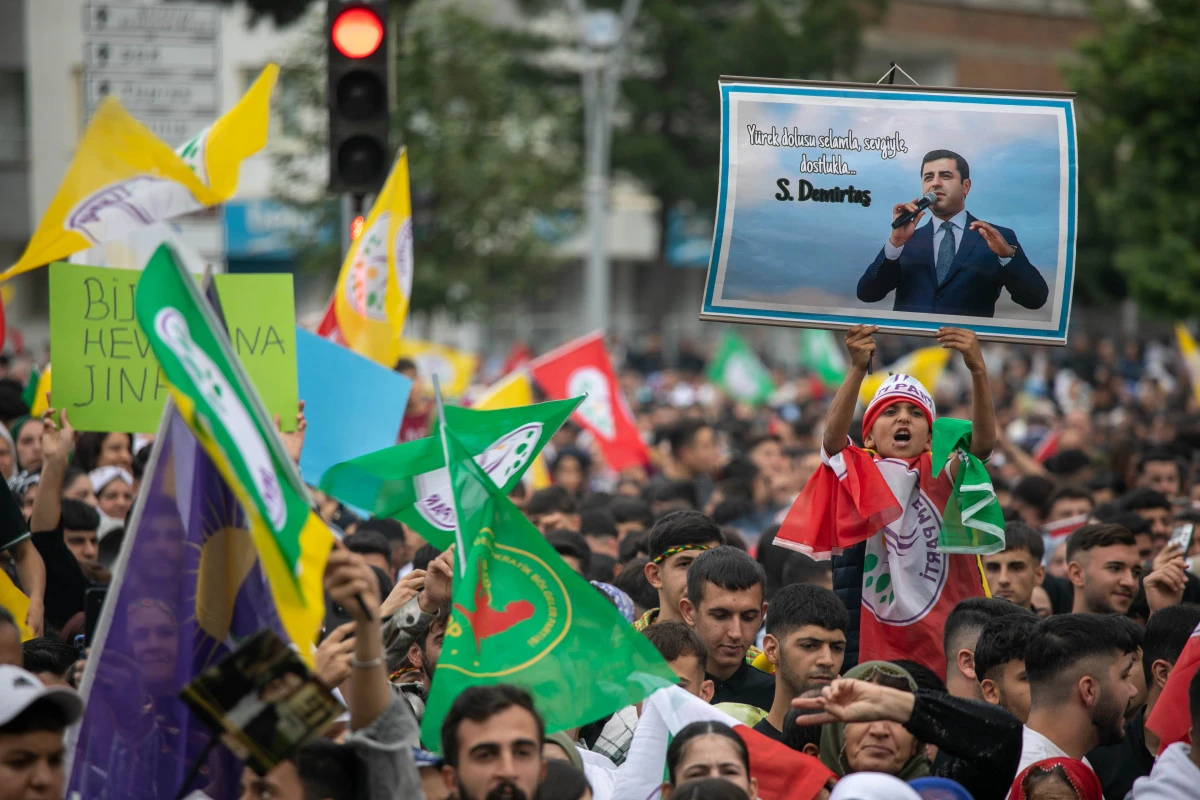 Yasaklı meydanlardan özgür meydanlara barışın dili
