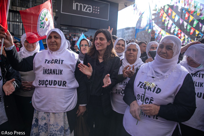 DEM Parti Adayı Gülistan Sönük hizmetin yarım bırakıldığı mahalleler ile ilgili konuştu