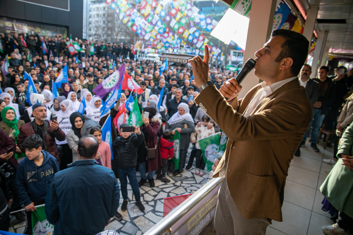 DEM Partili Öcalan İsim Vermeden Hüda-Par'ı Eleştirdi: Bu Halktan Özür Dilemelidirler