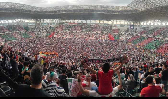 Amedspor taraftarları şampiyonluğu kutluyor: ‘Diren ha Diyarbekir diren dağlarının aşkına güven’